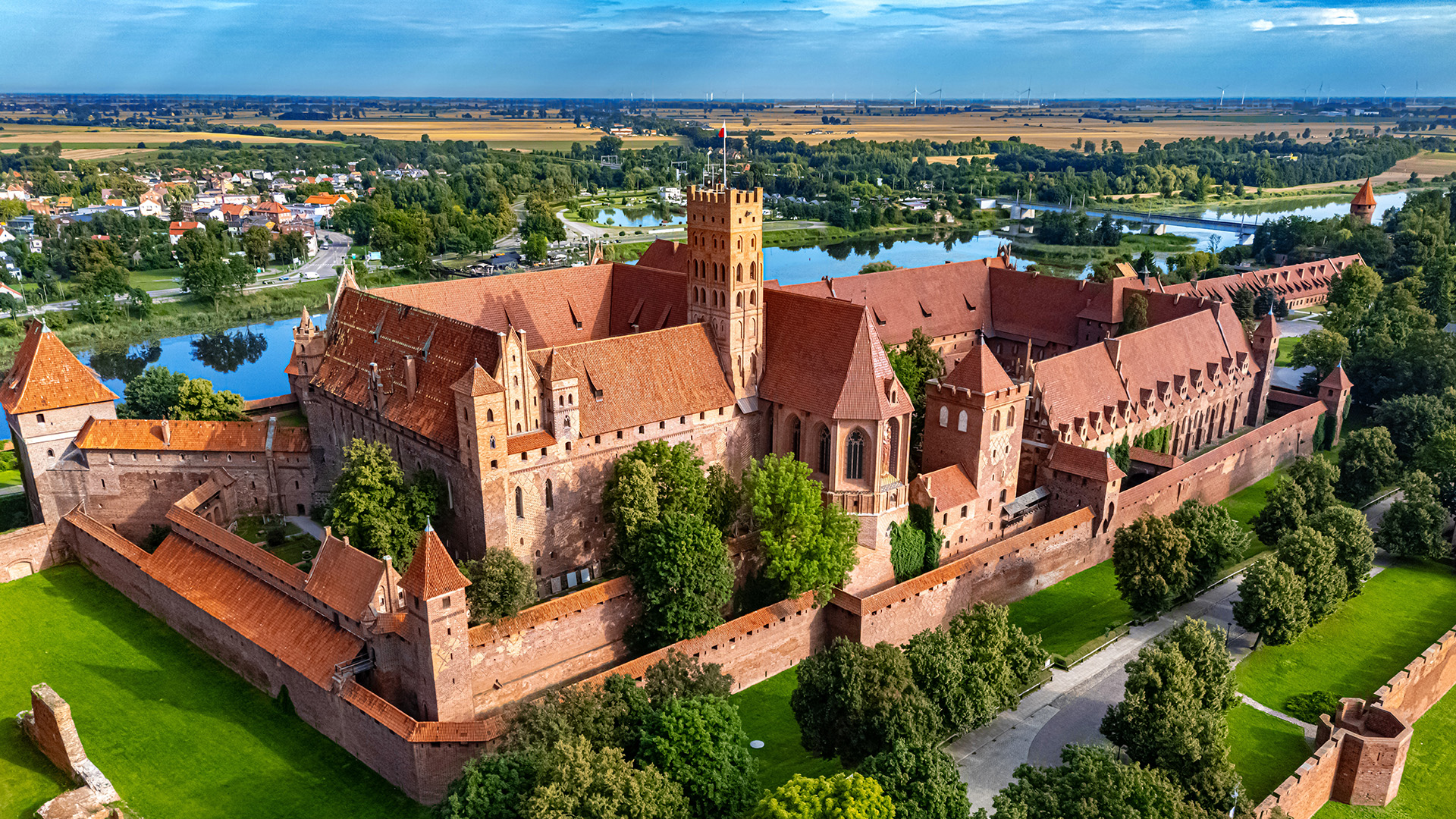 malbork-castle-poland-swiper-hero-gallery
