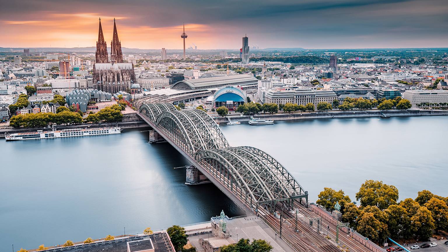 cologne-germany-cathedral-river-swiper-hero-gallery