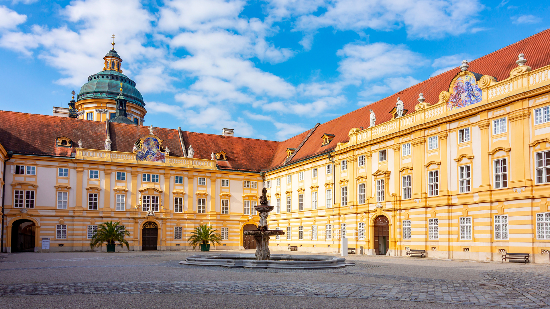 melk-abbey-austira-courtyard-swiper-hero-gallery