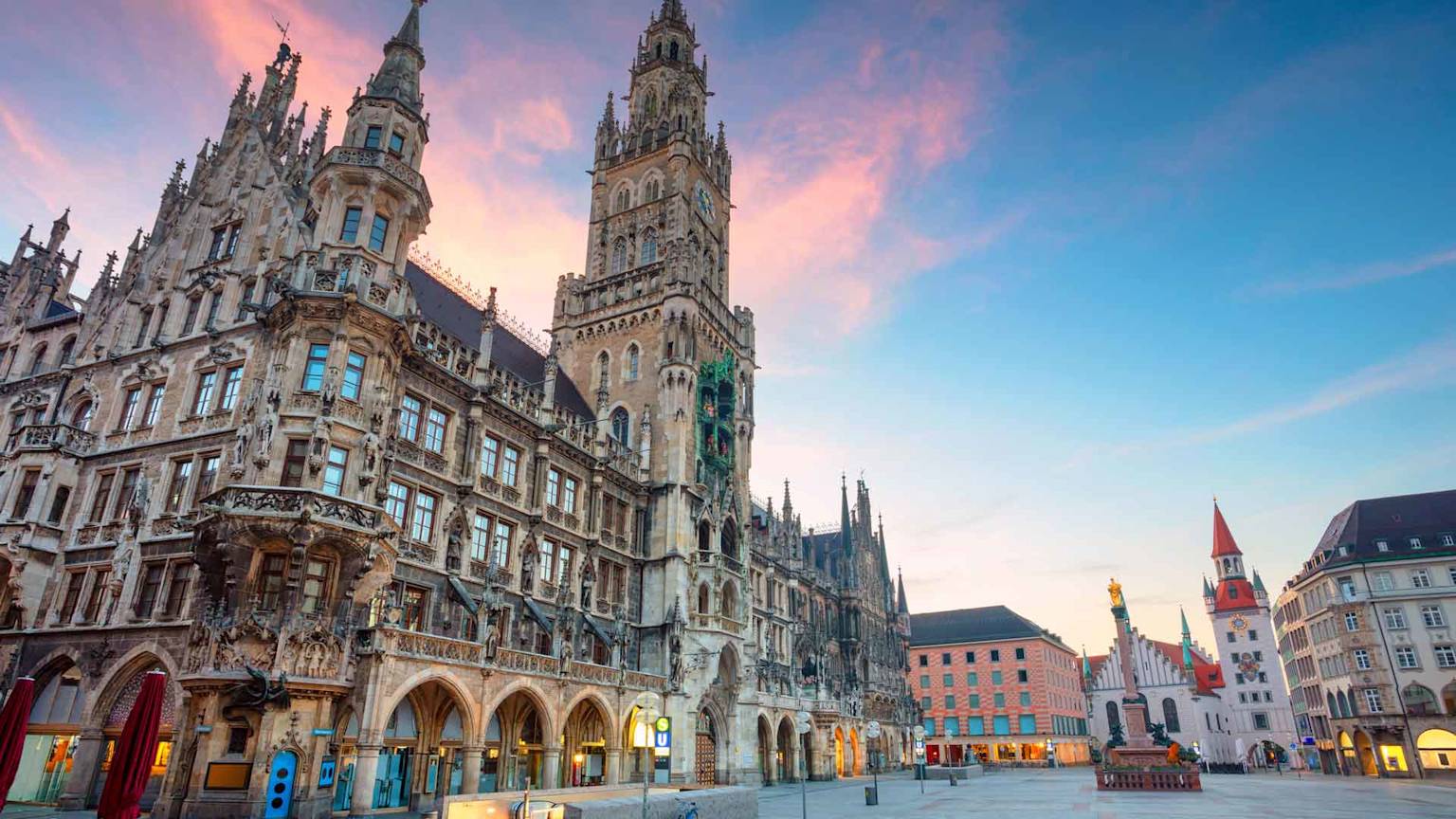 munich-cityscape-image-marien-square-western-adventure-day13-1