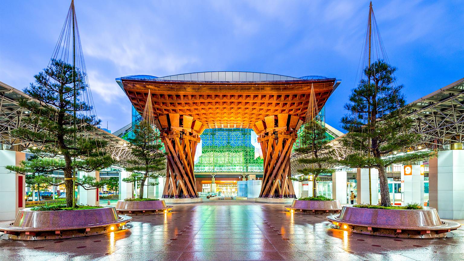 Kanazawa-train-station-japan
