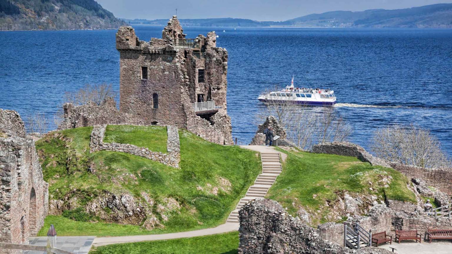 loch-ness-cruise-urquart-castle-scotland