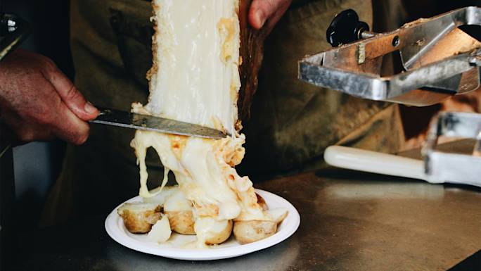 savour-local-flavours-at-lunch-in-gruyères-included-experience