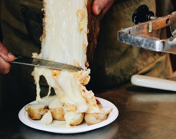 savour-local-flavours-at-lunch-in-gruyères-included-experience