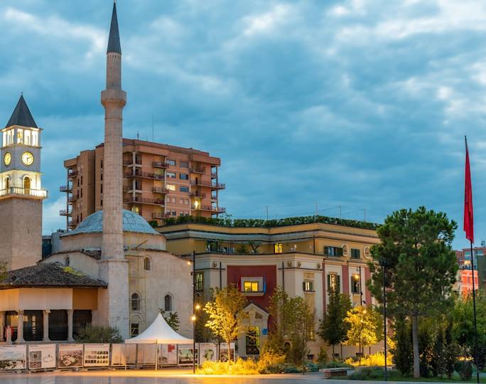 walking-tour-of-tirana-experience