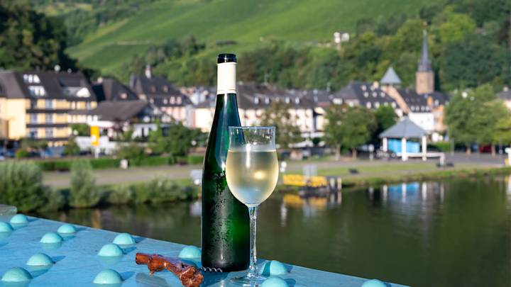 German-wine-tasting-swiper-hero-gallery