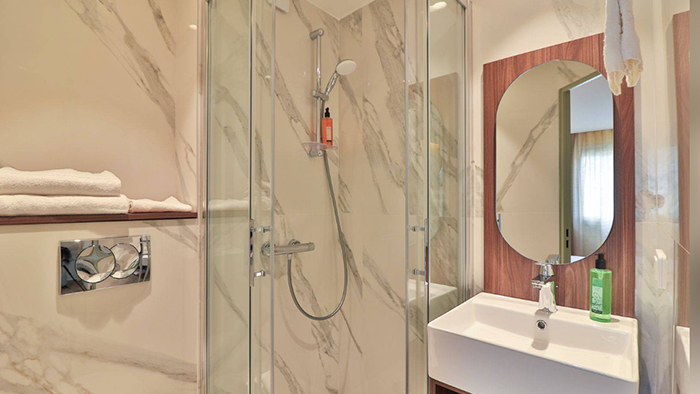 Hotel-du-Pin-Nice-Port-bathroom