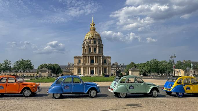 discover-paris-aboard-vintage-citroën-included-experience