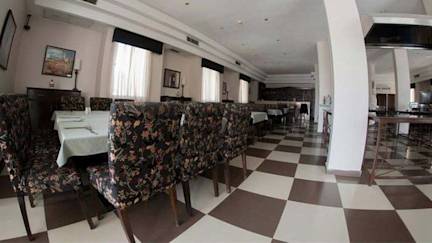 la-maison-hotel-dining