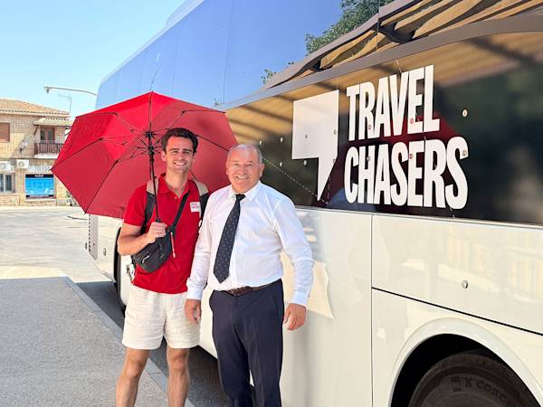 travel-chasers-guided-group-tours-classic-coach-driver