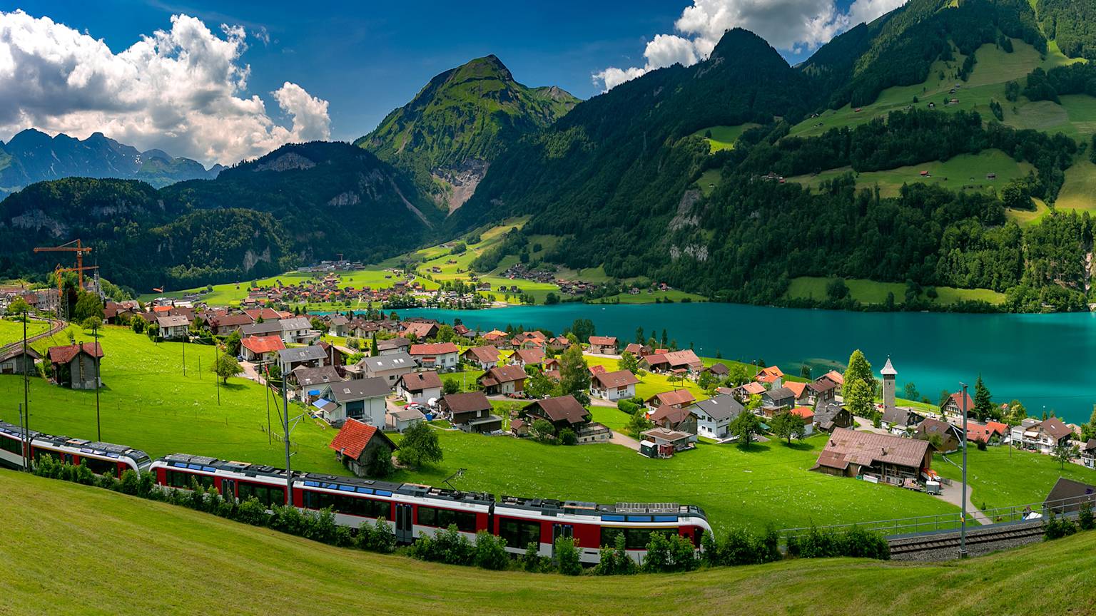 train-swiss-village-lungern-swiper-hero-gallery