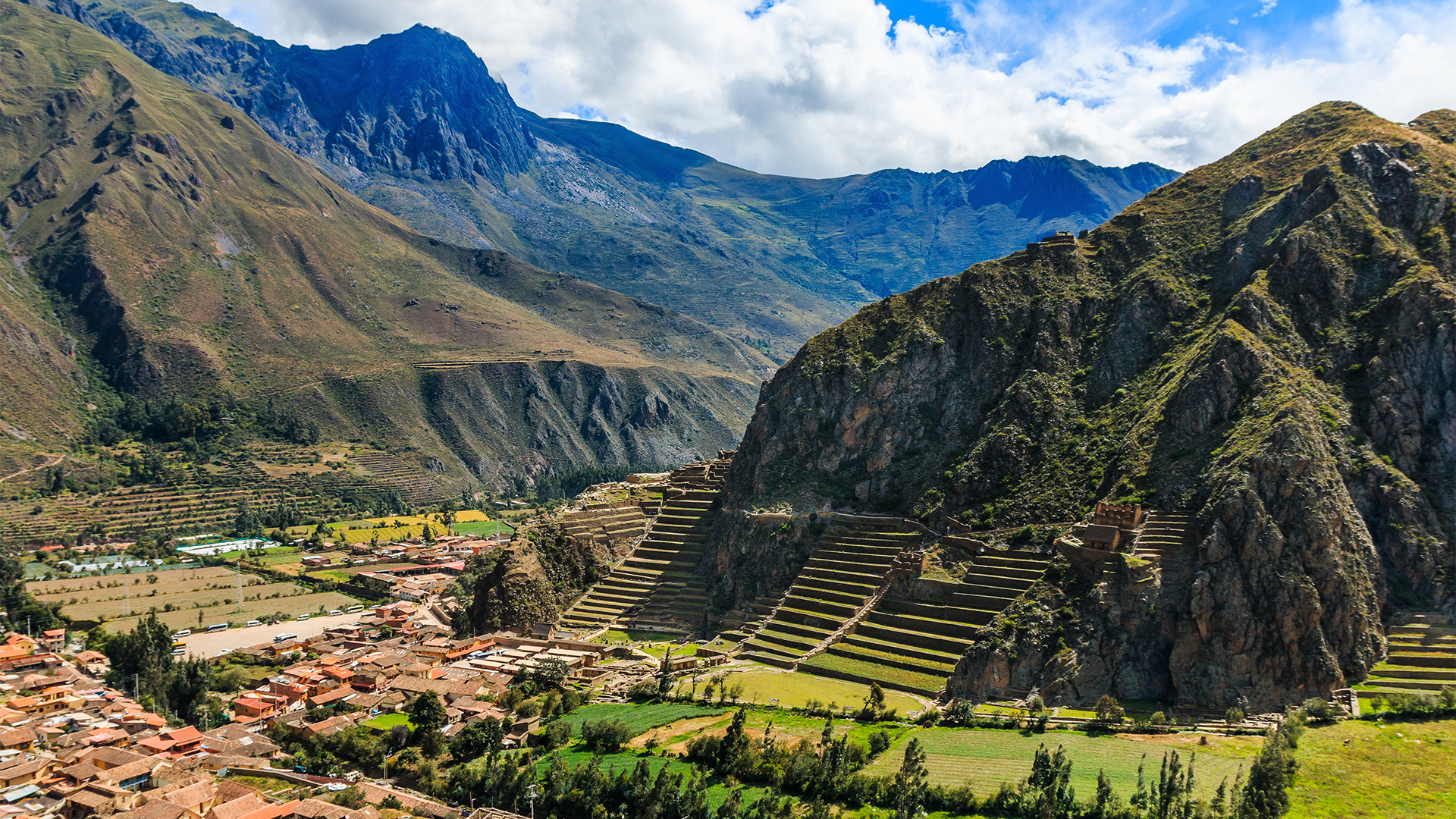 ollantaytambo-peru-inca-fortress-terraces-sacred-valley-peru-swiper-hero-gallery