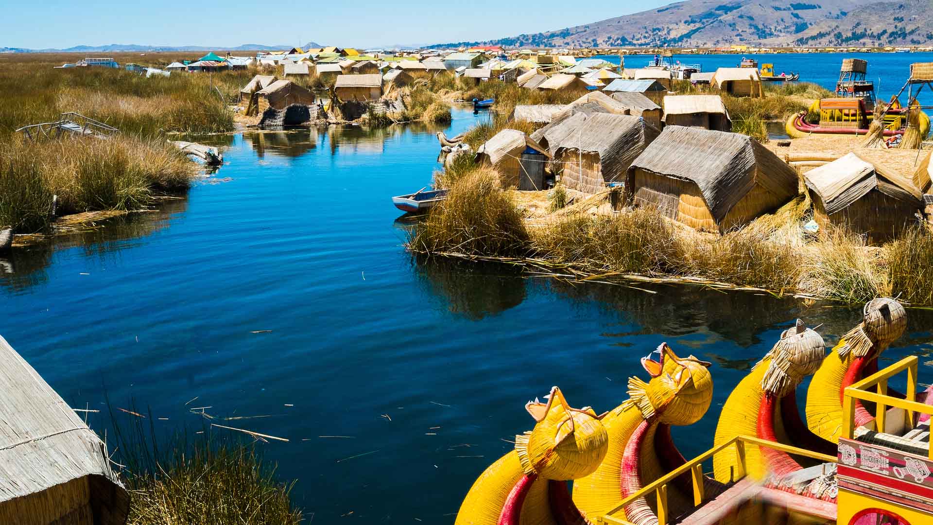 View-of-Uros-floating-islands-with-typical-boats-Puno-Peru