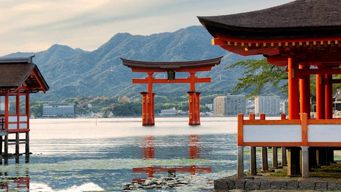 visit-the-itsukushima-shrine-on-miyajima-island-experience
