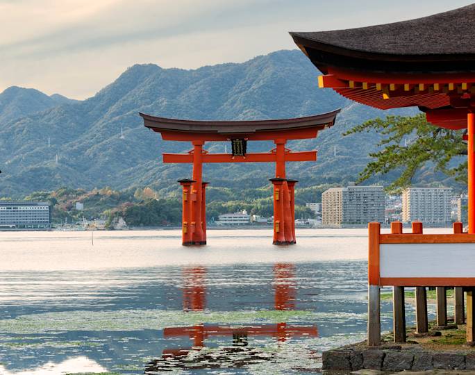 visit-the-itsukushima-shrine-on-miyajima-island-experience