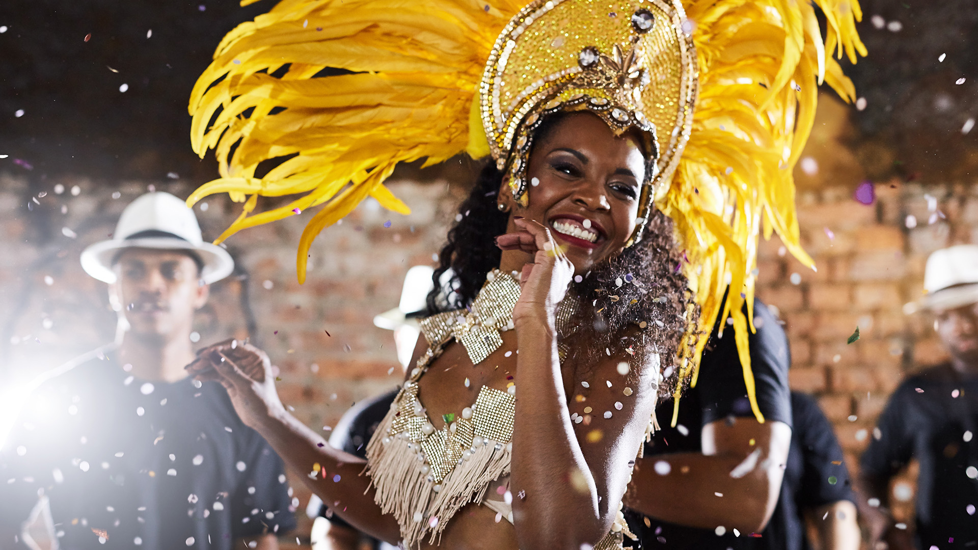 rio-carnival-brazil-costume-dancer