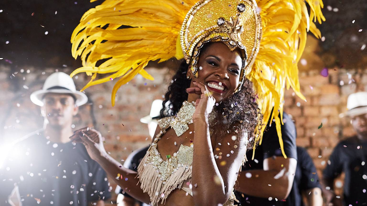rio-carnival-brazil-costume-dancer