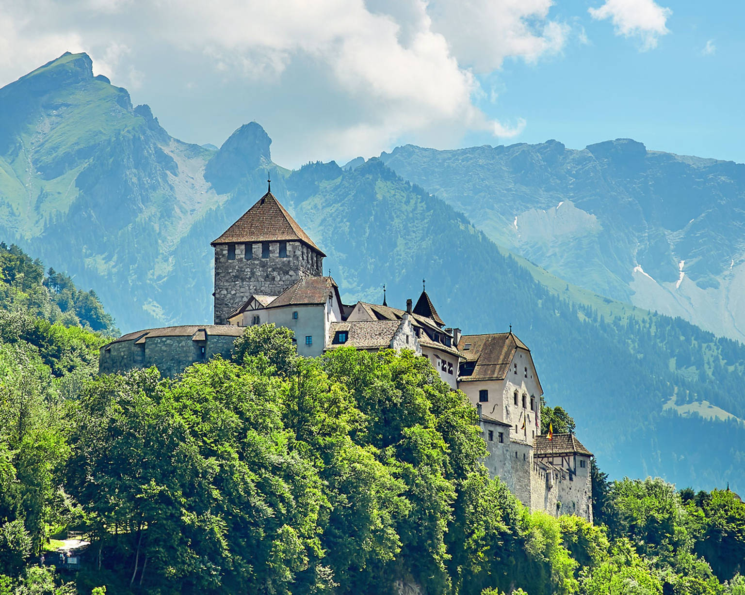lichtenstein-country-listing-page-vaduz-castle
