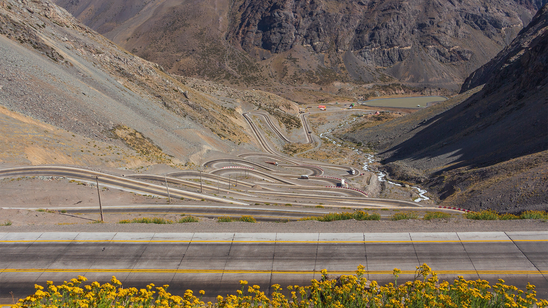 Los-Caracoles-road-argentina-chile-night-bus-swiper-hero-gallery
