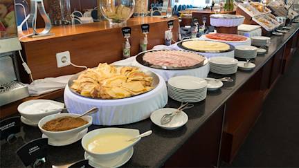 VIP-Executive-Arts-Hotel-Breakfast