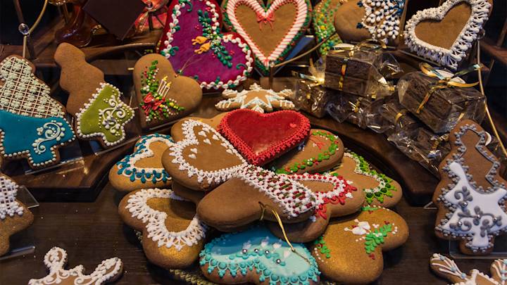 torun-poland-gingerbread-cookies-swiper-hero-gallery