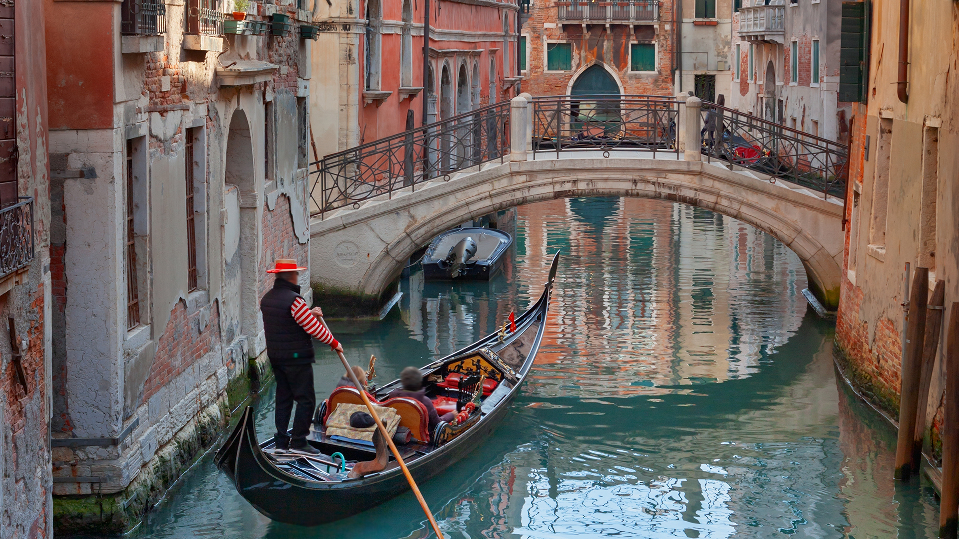Venice-gondola-in-canal-swiper-hero-gallery