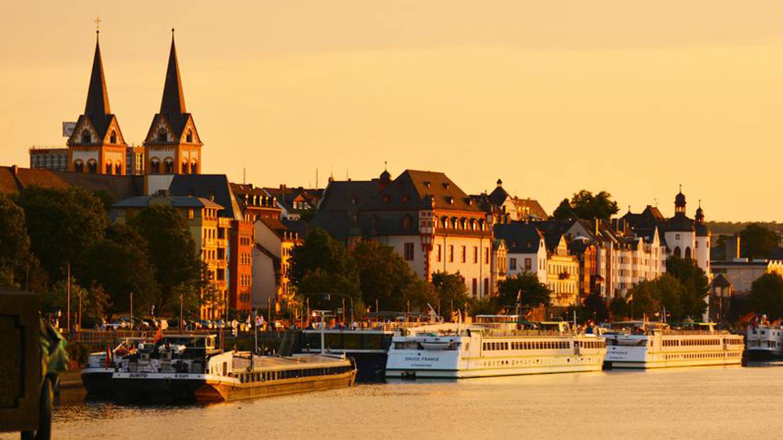 cologne-germany-river-boat-swiper-hero-gallery