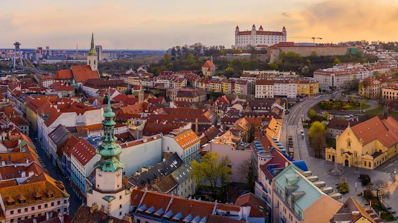 slovakia-country-listing-page-bratislava-old-town