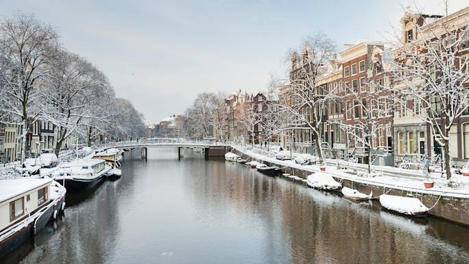 amsterdam-canal-cruise-winter-experience
