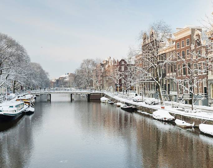 amsterdam-canal-cruise-winter-experience