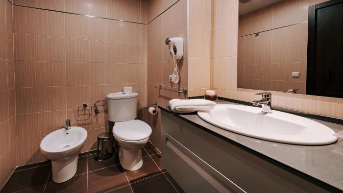 Zenit-Hall-88-studios-bath