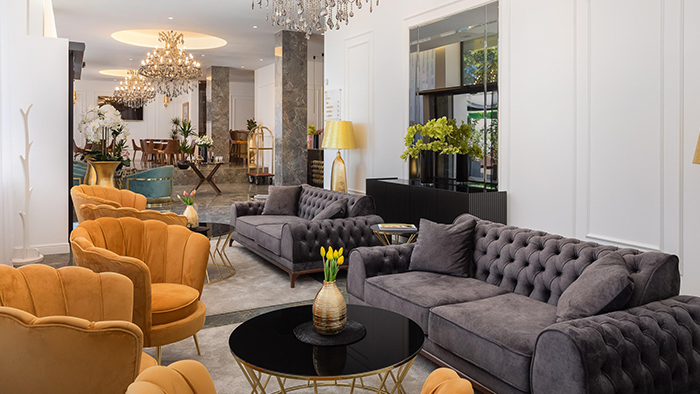 Hotel-Corner-Split-lobby