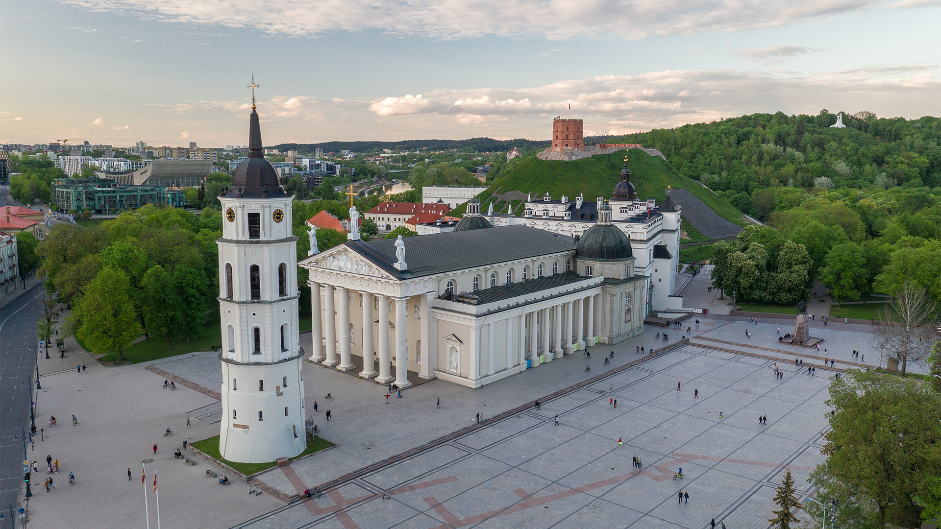 Vilnius-Cathedral-Square-Lithuania