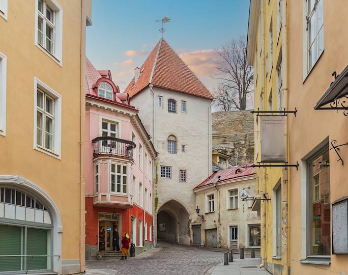lunch-at-a-medieval-restaurant-in-tallinn-experience