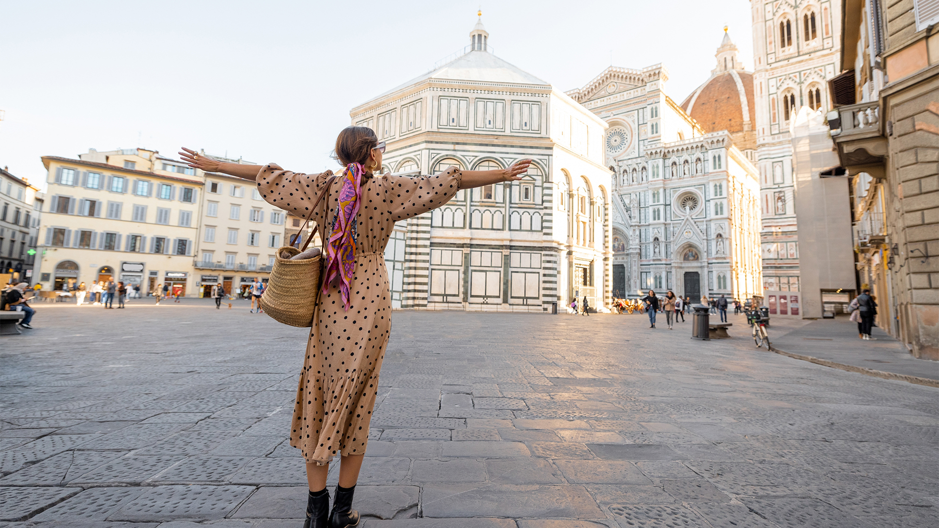 Florence-girl-cathedral-swiper-hero-gallery