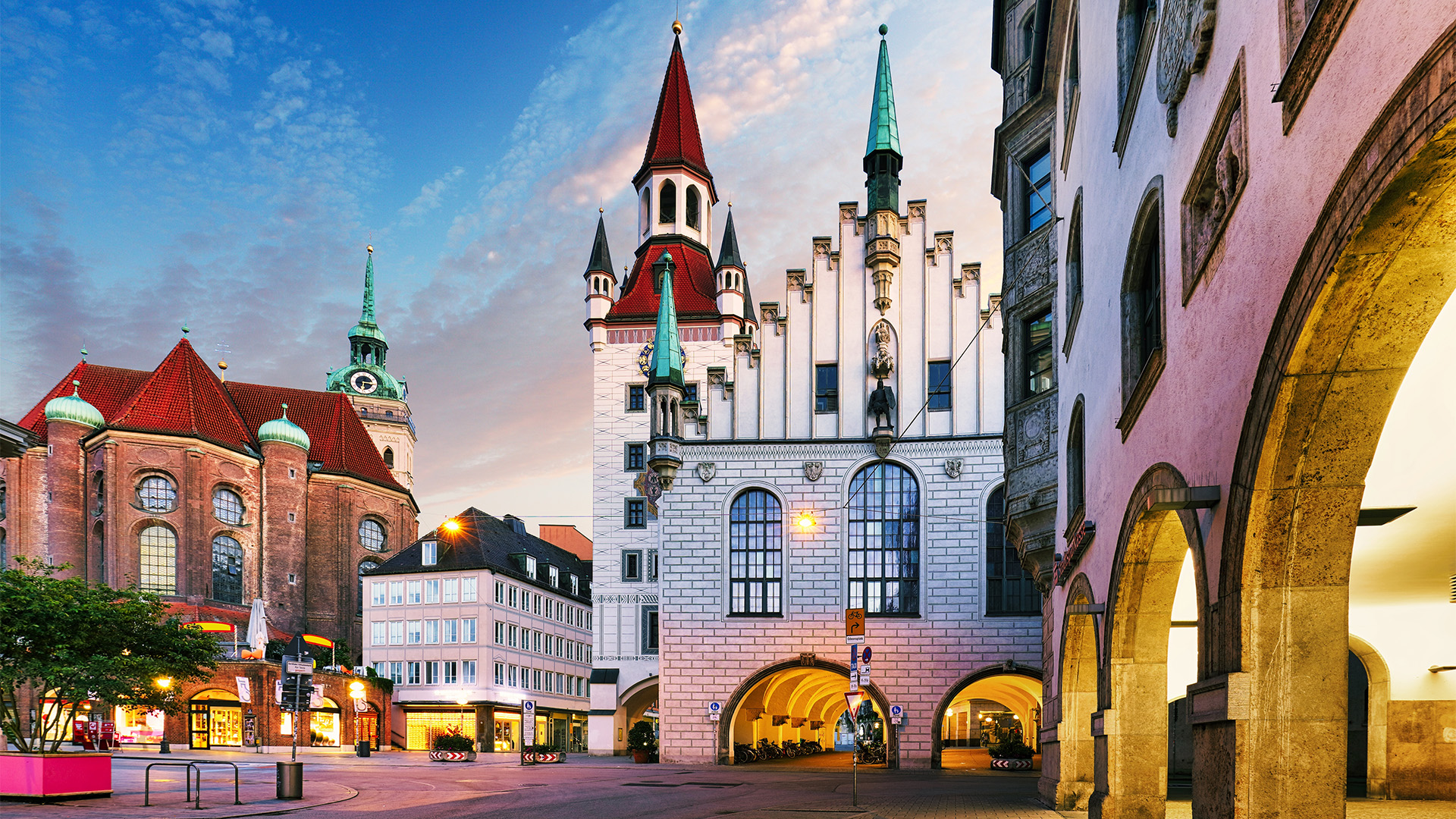 munich-germany- marienplatz-evening