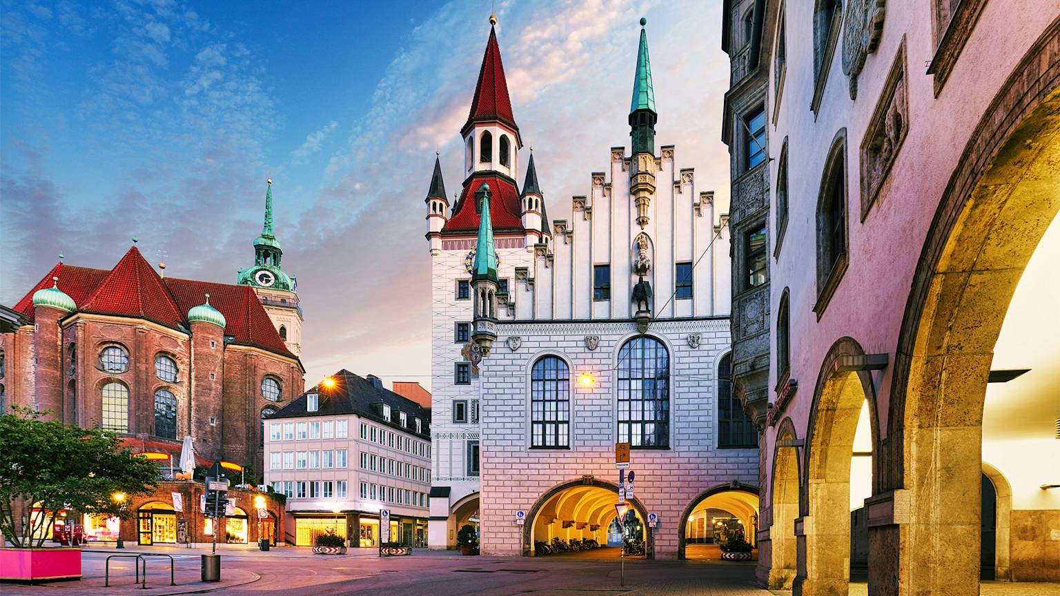munich-germany- marienplatz-evening