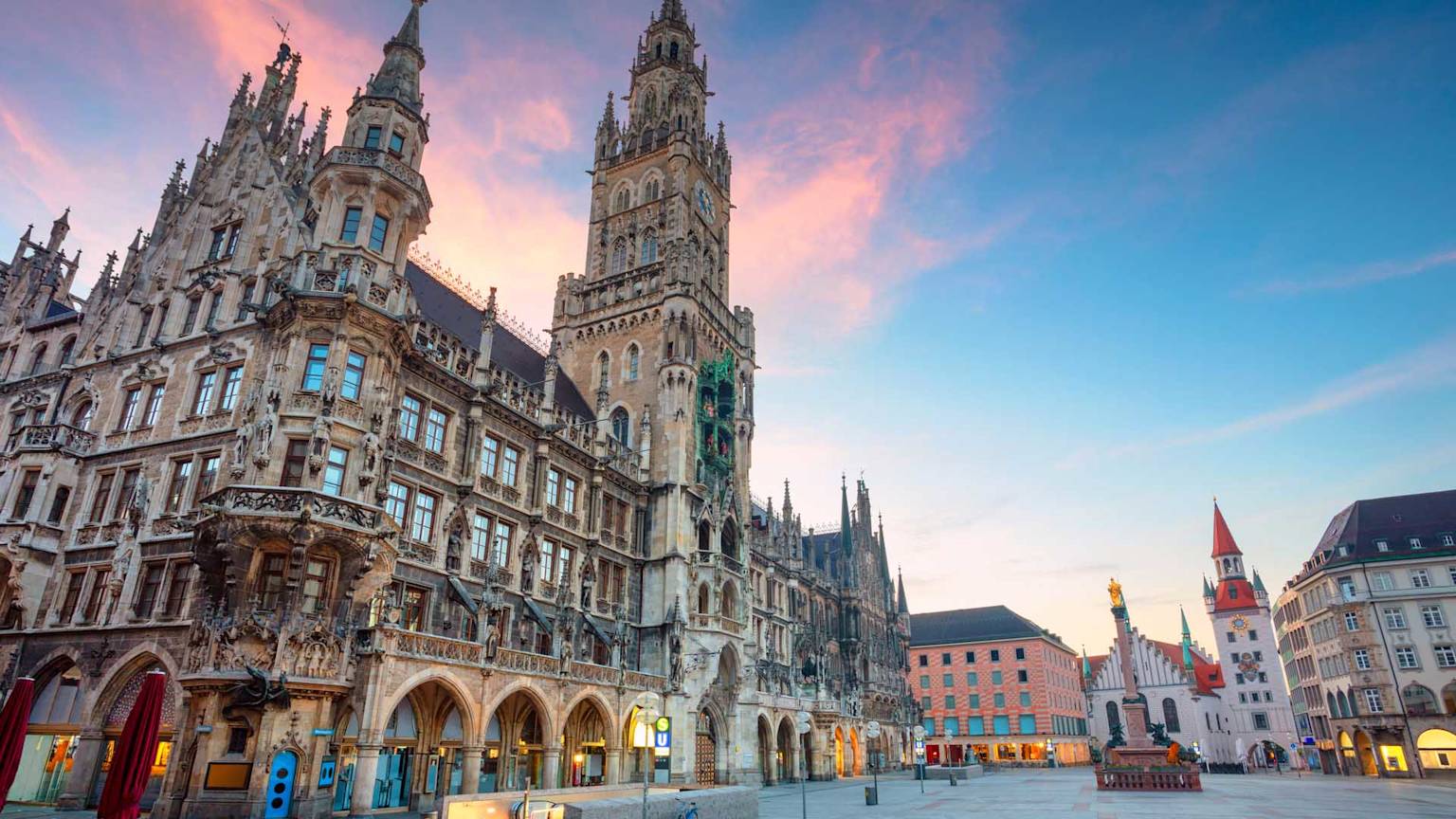 munich-cityscape-image-marien-square-western-adventure-day13