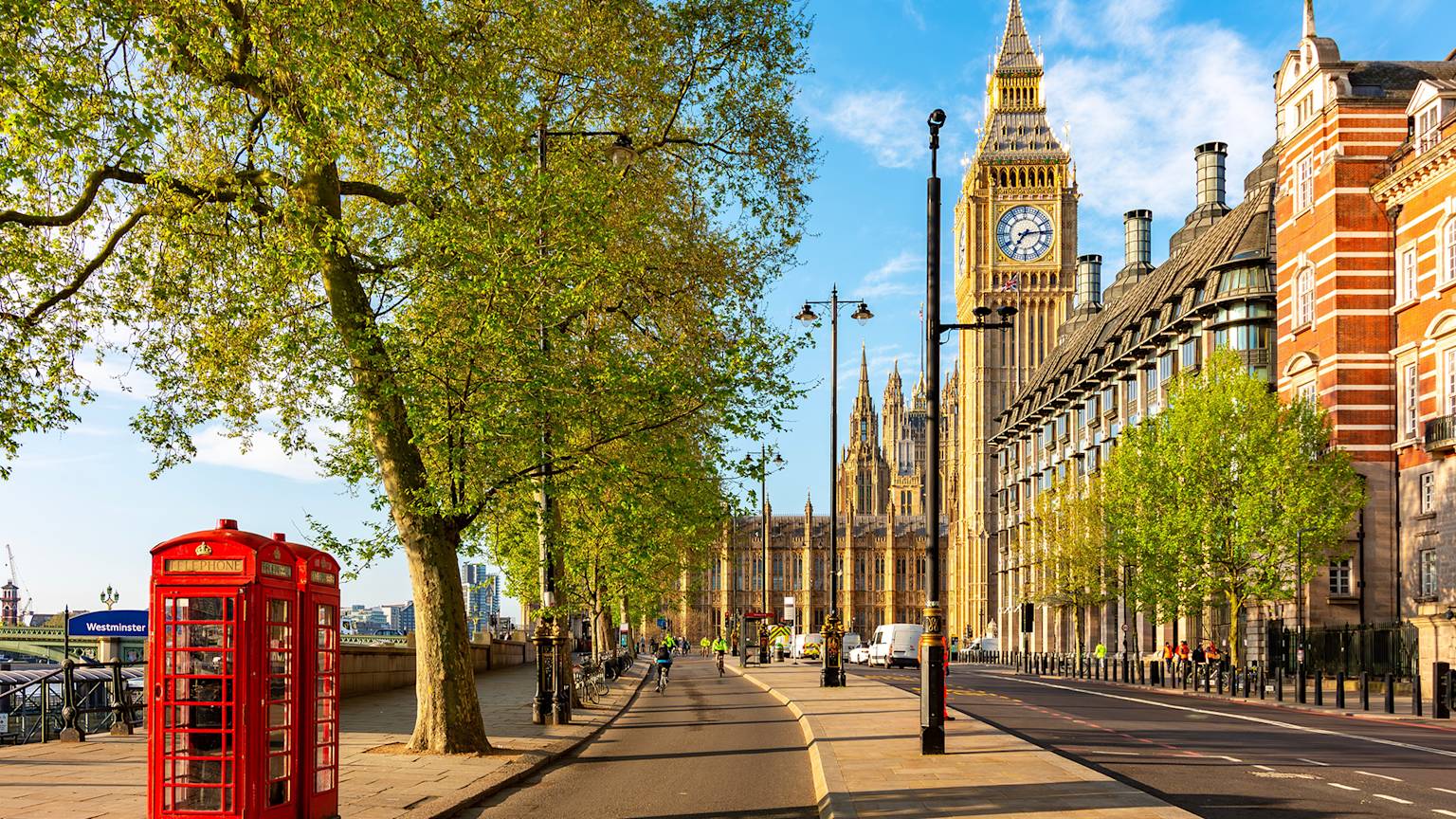 westmionster-london-uk-red-telephon-box-big-ben