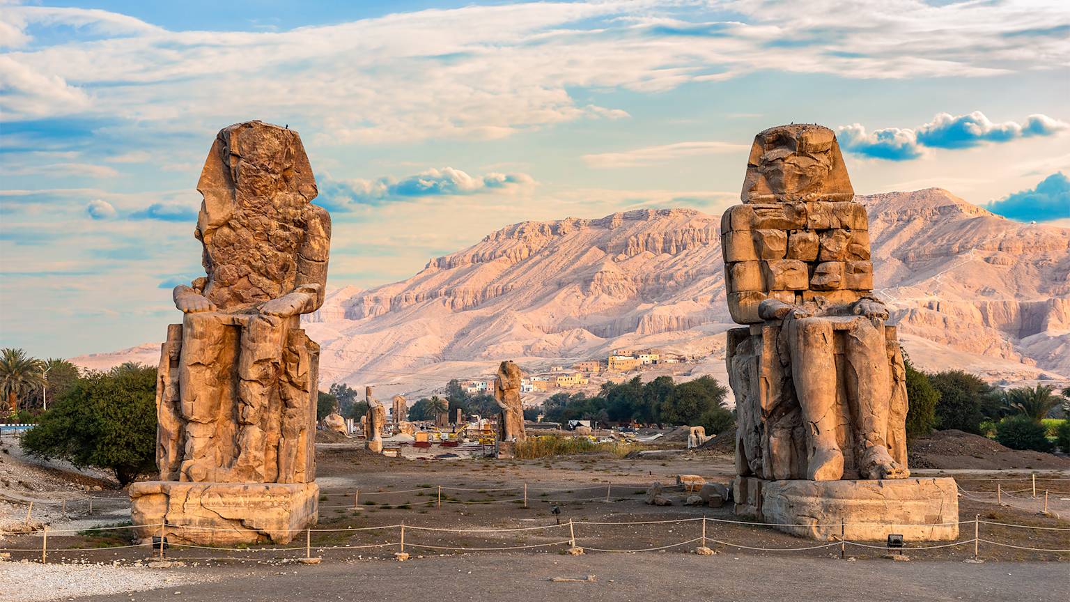 colossi-of-memnon-luxor-sunrise-egypt-swiper-hero-gallery