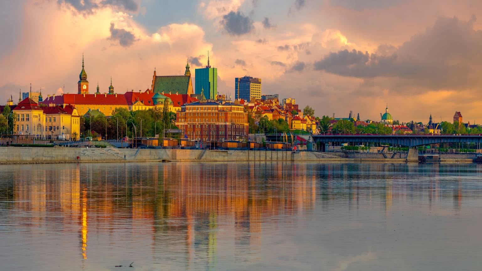 panorama-old-town-warsaw-poland