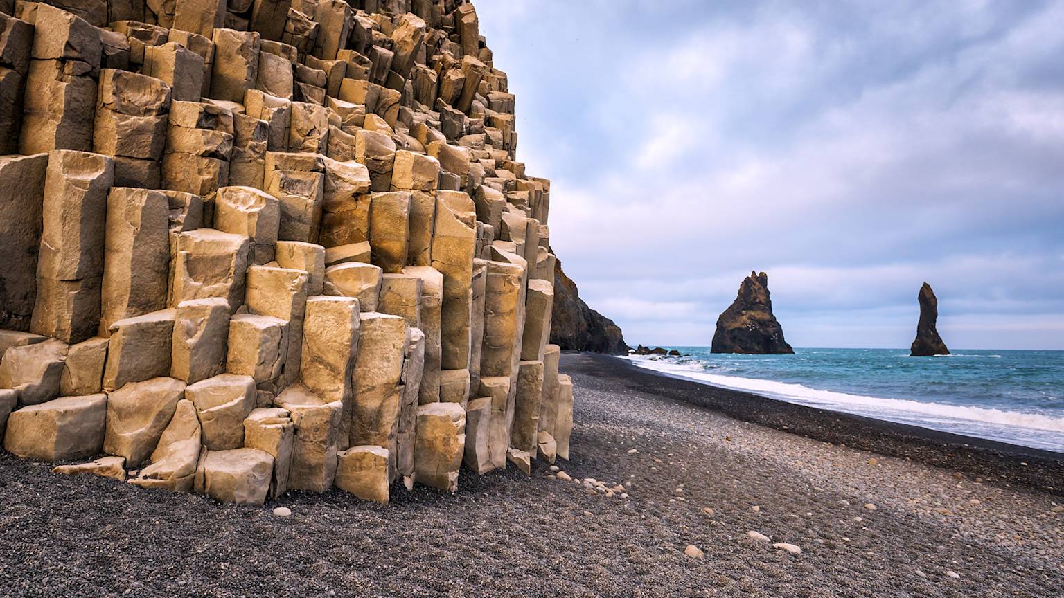 troll-toes-on-black-beach