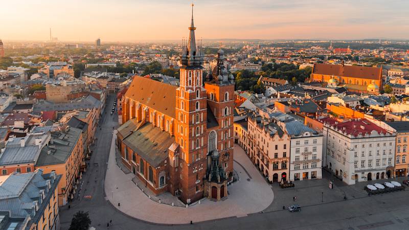poland-country-listing-page-main-square-krakow