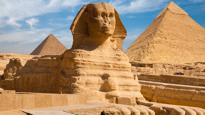 great-sphinx-pyramids-of-menkaure-khafre-giza-cairo-egypt-swiper-hero-gallery