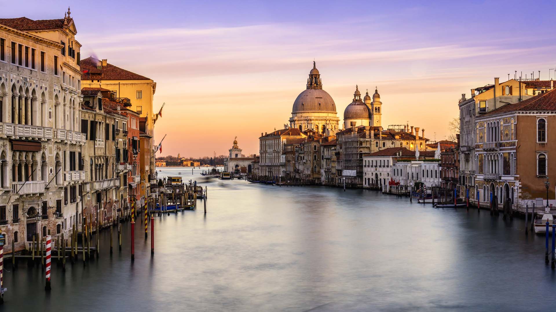 venice-italy-winter-gondola-guided-tour