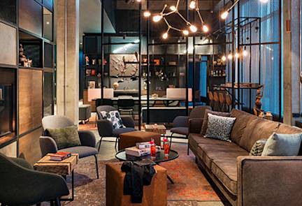 moxy-copenahgen-hotel-lobby