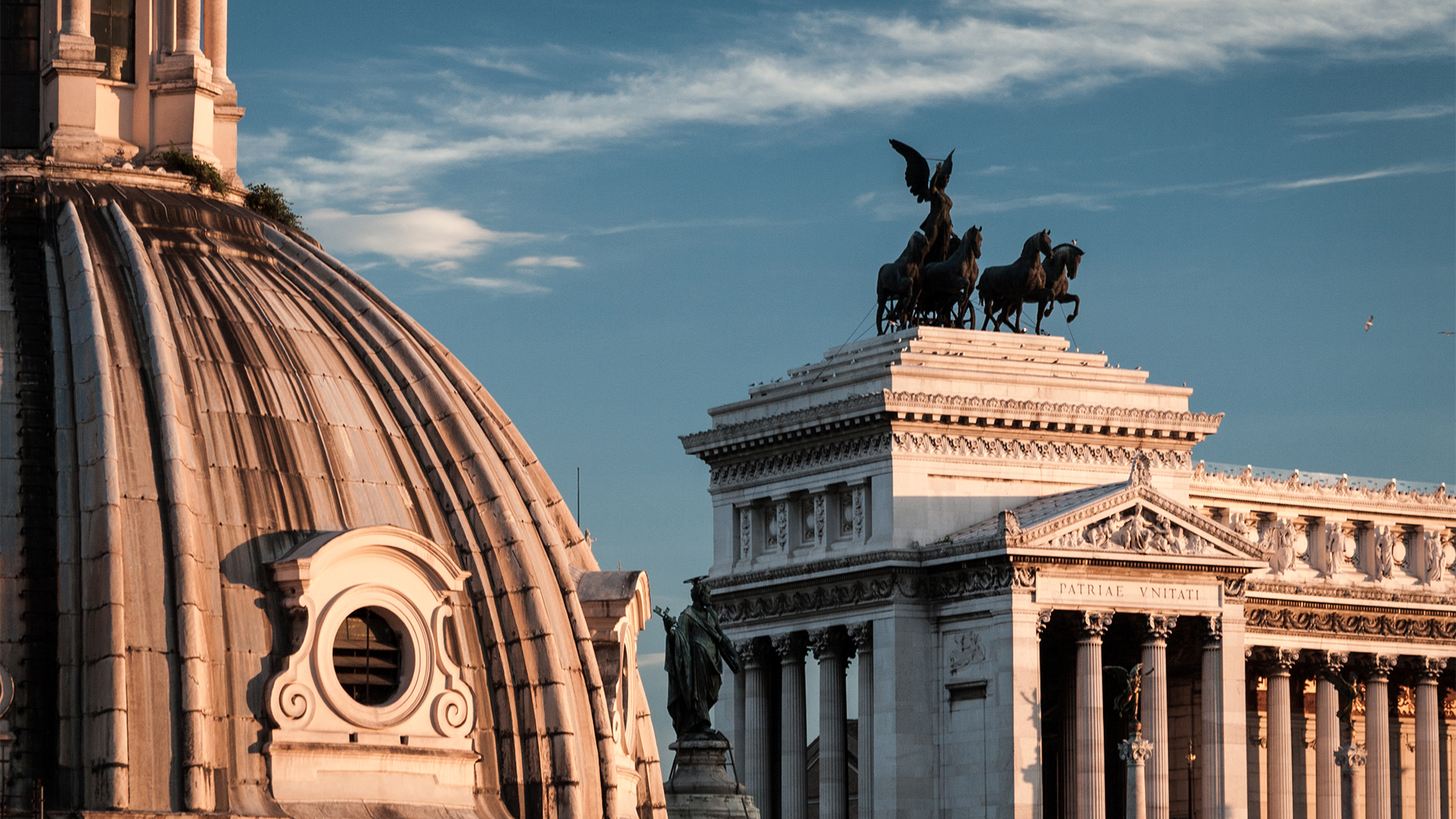 rome-italy-vittoriano-monument-swiper-hero-gallery