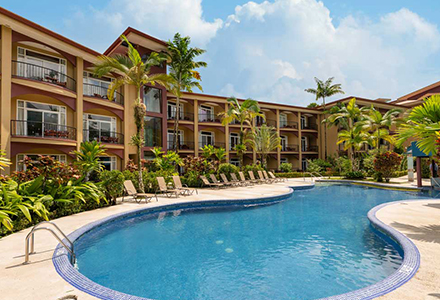 hotel-magic-mountain-pool-area