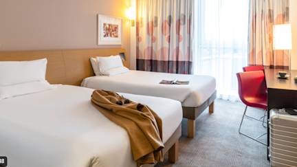 novotel-edinburgh-park-room
