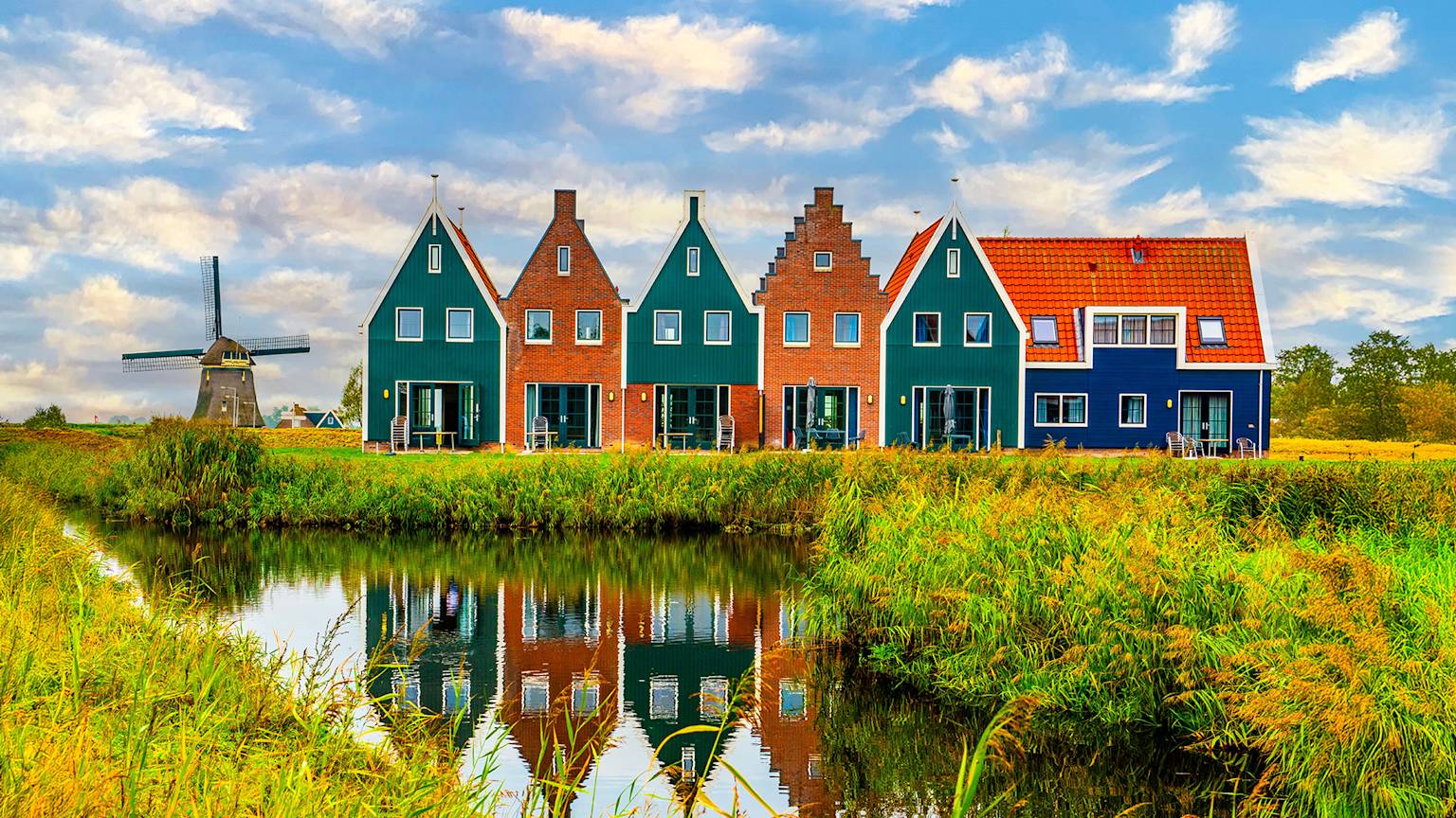 volendam-dutch-town-houses-netherlands
